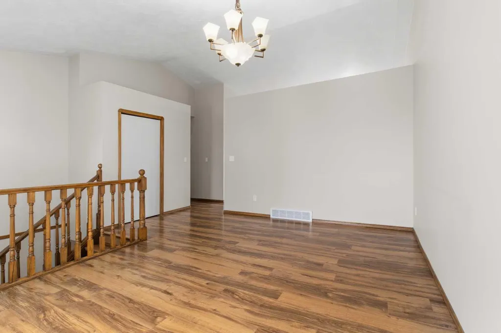 3 Pickering Close Sylvan Lake AB T4S 1K2