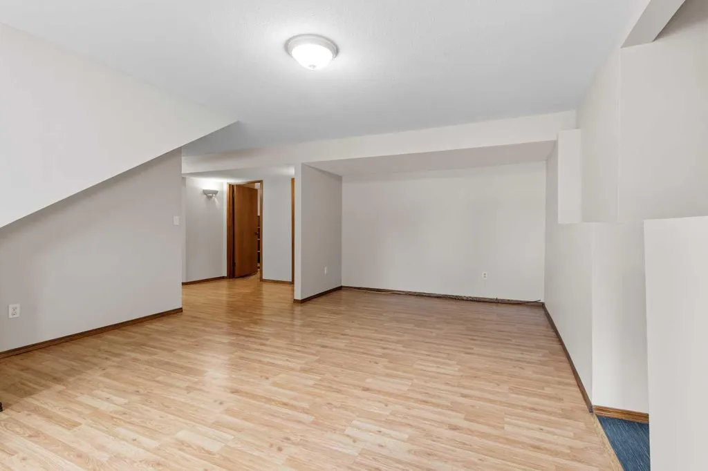 3 Pickering Close Sylvan Lake AB T4S 1K2
