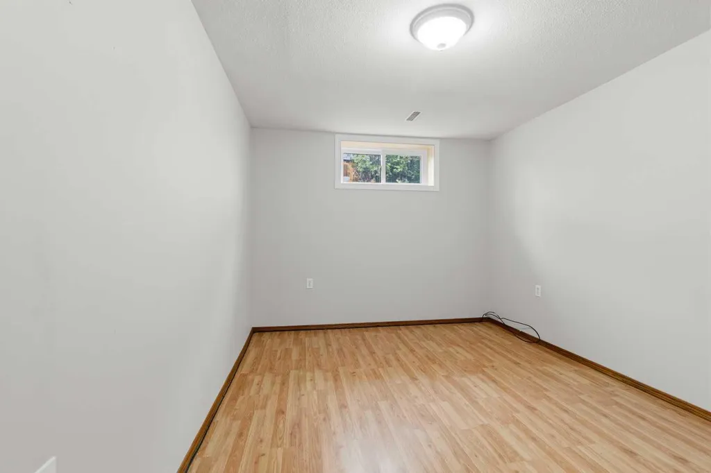 3 Pickering Close Sylvan Lake AB T4S 1K2