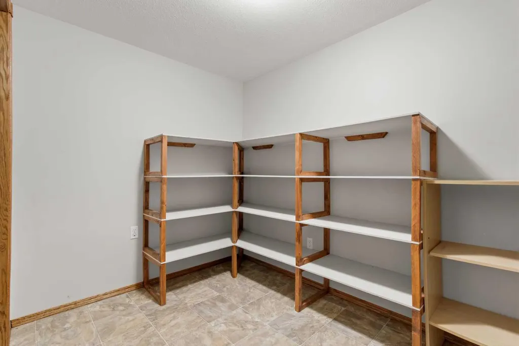 3 Pickering Close Sylvan Lake AB T4S 1K2