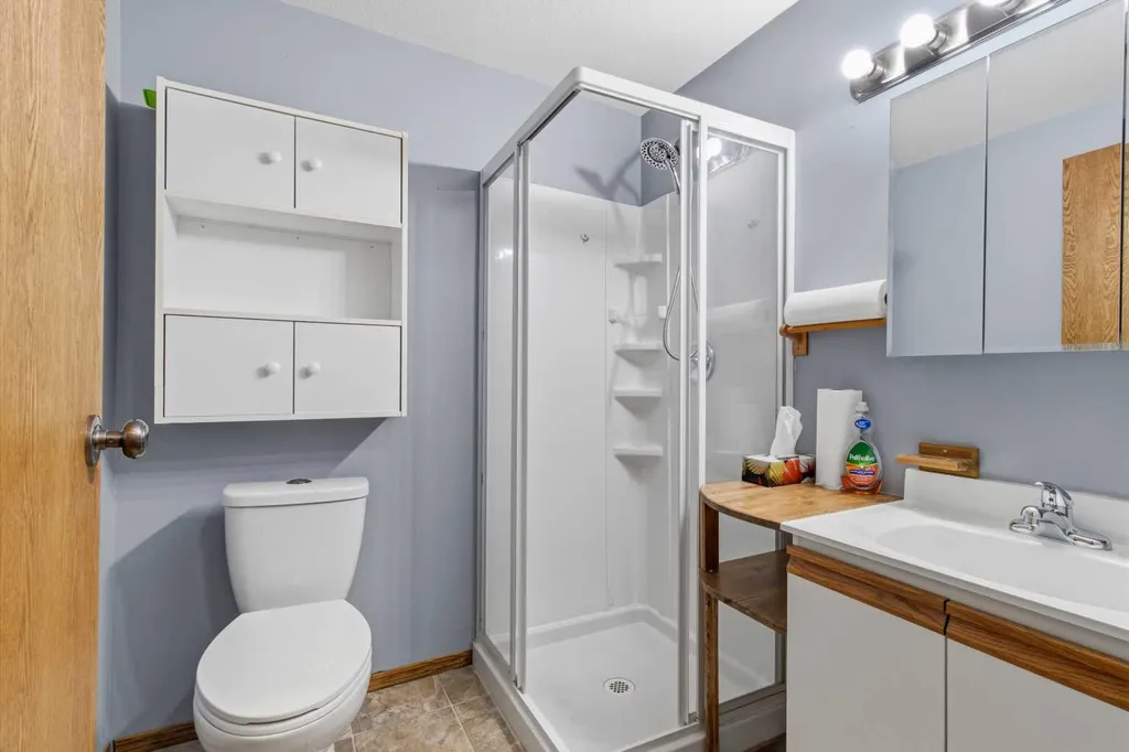 3 Pickering Close Sylvan Lake AB T4S 1K2