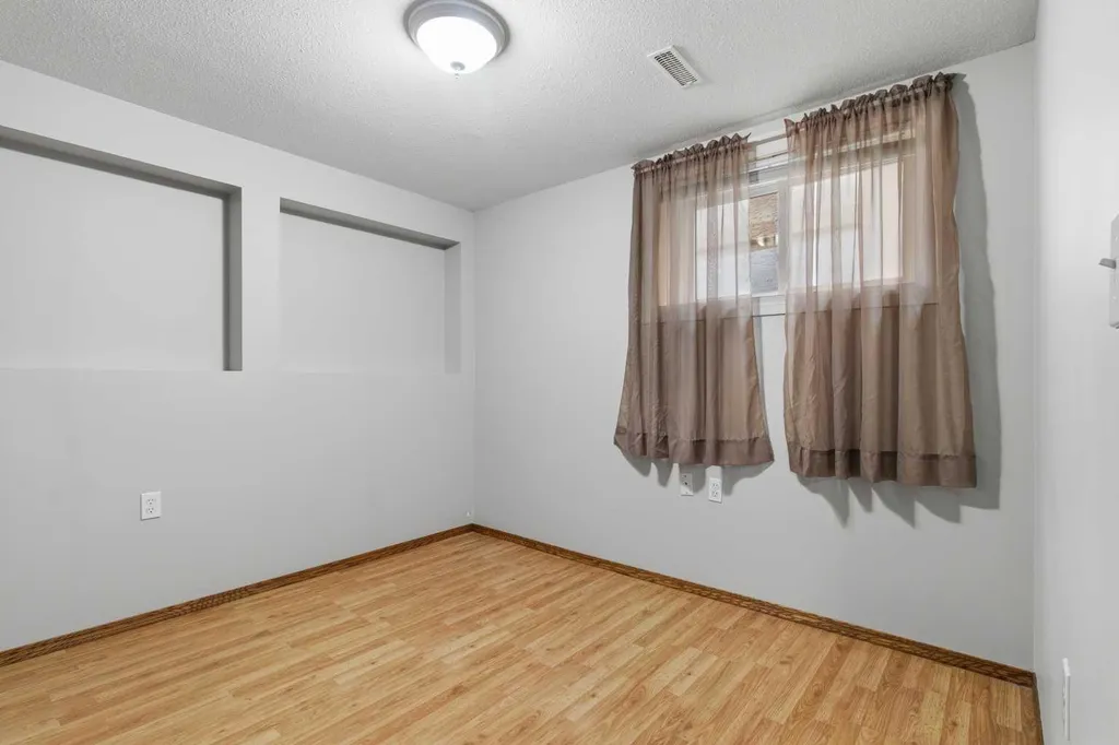 3 Pickering Close Sylvan Lake AB T4S 1K2