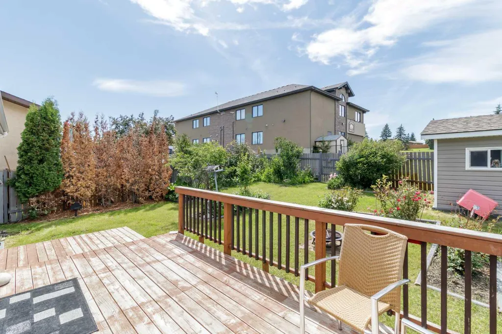 3 Pickering Close Sylvan Lake AB T4S 1K2