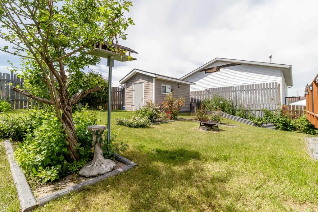 3 Pickering Close Sylvan Lake AB T4S 1K2