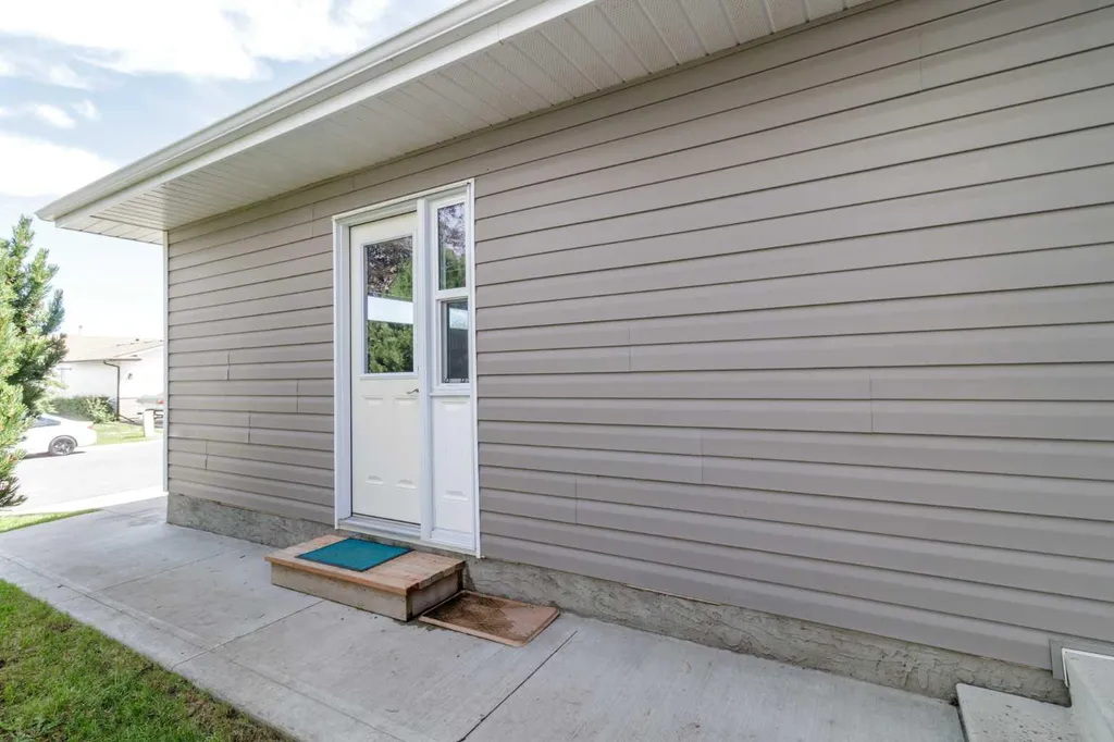 3 Pickering Close Sylvan Lake AB T4S 1K2