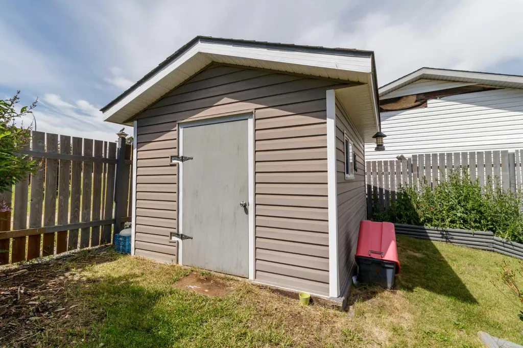 3 Pickering Close Sylvan Lake AB T4S 1K2