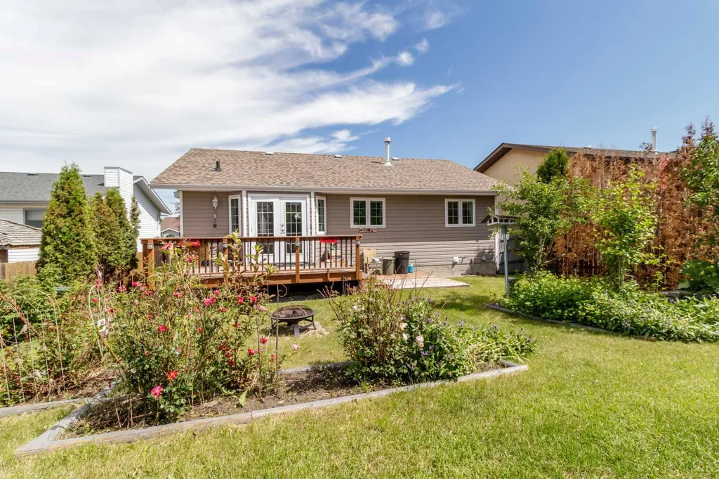 3 Pickering Close Sylvan Lake AB T4S 1K2