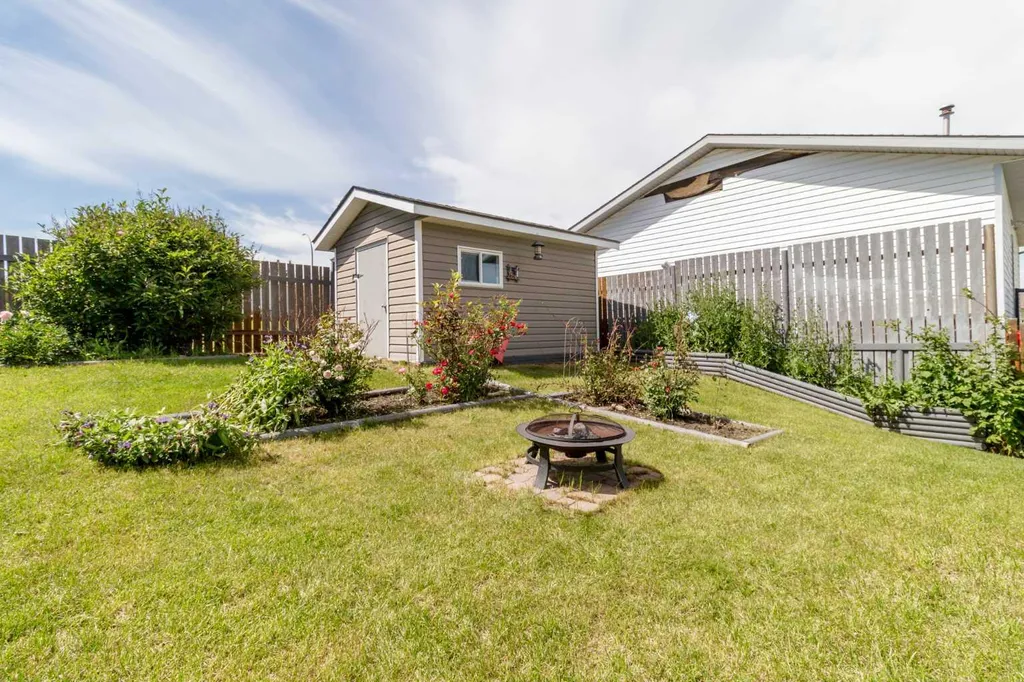 3 Pickering Close Sylvan Lake AB T4S 1K2