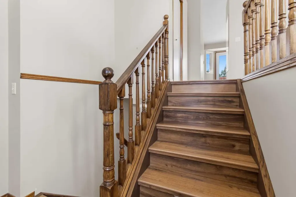 3 Pickering Close Sylvan Lake AB T4S 1K2