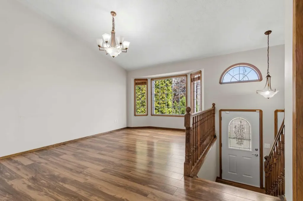 3 Pickering Close Sylvan Lake AB T4S 1K2