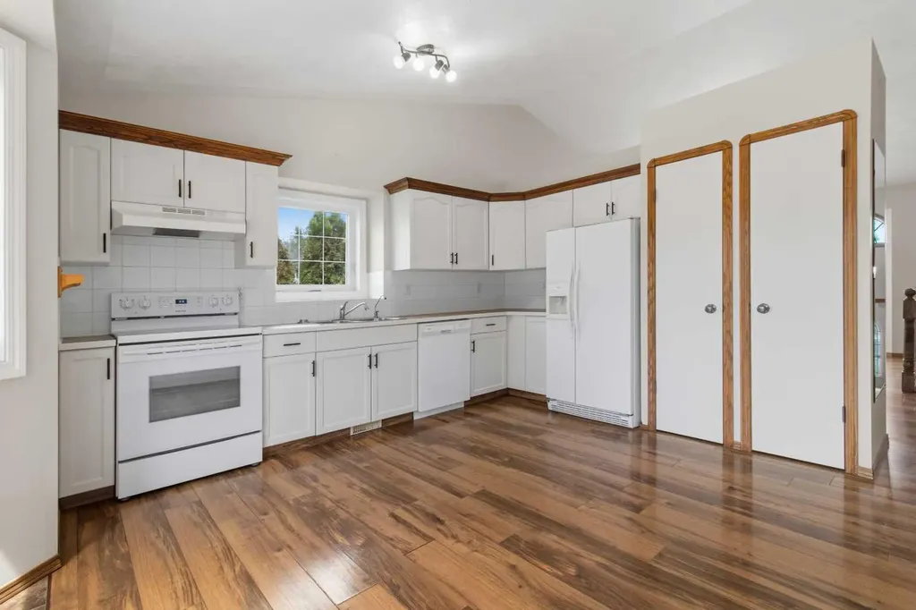 3 Pickering Close Sylvan Lake AB T4S 1K2