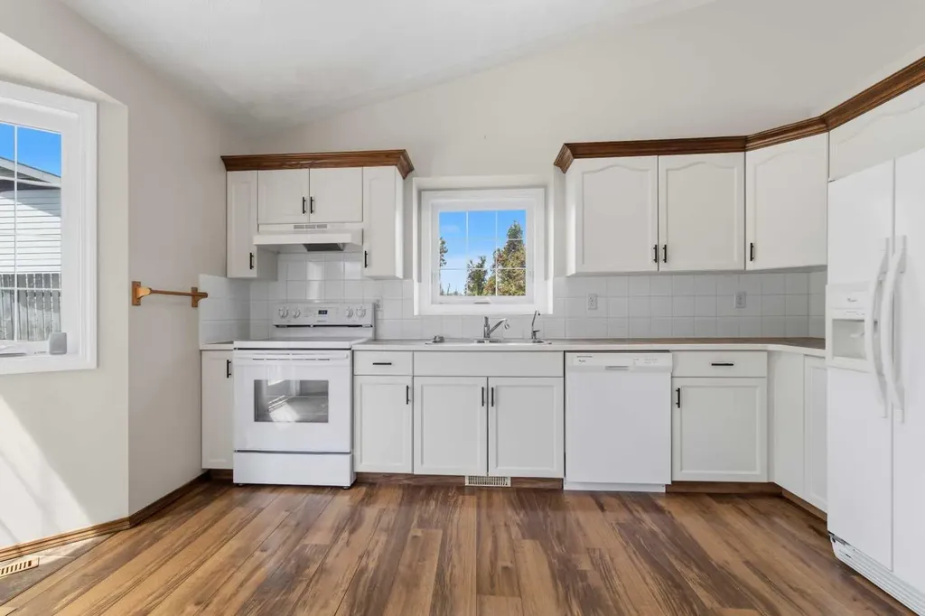 3 Pickering Close Sylvan Lake AB T4S 1K2
