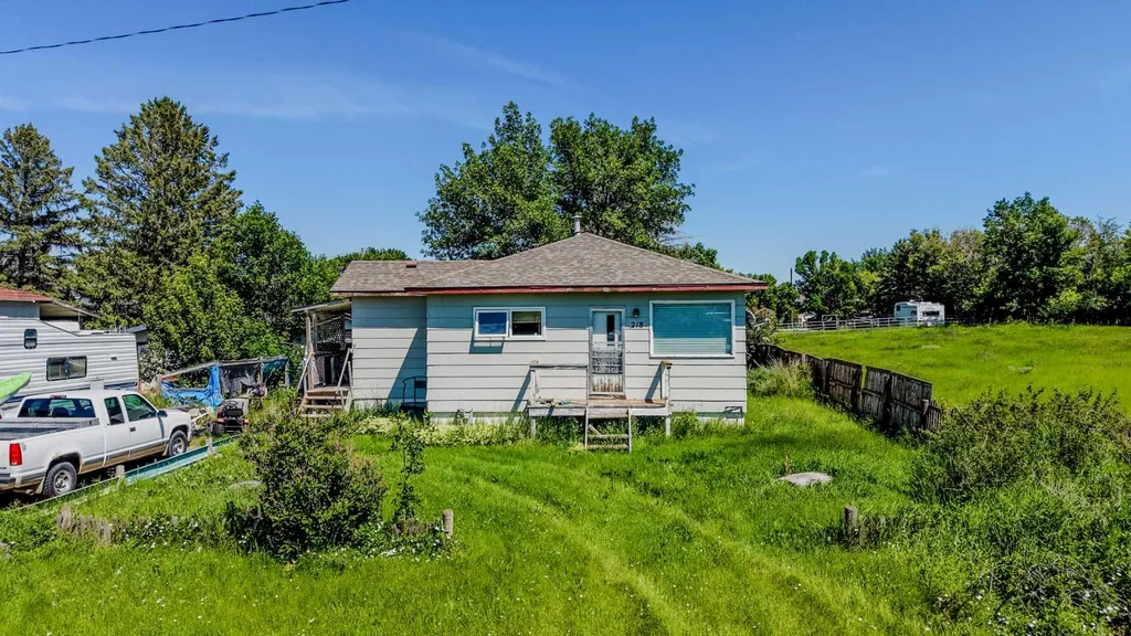 218 3a Street Stirling AB T0K 2E0