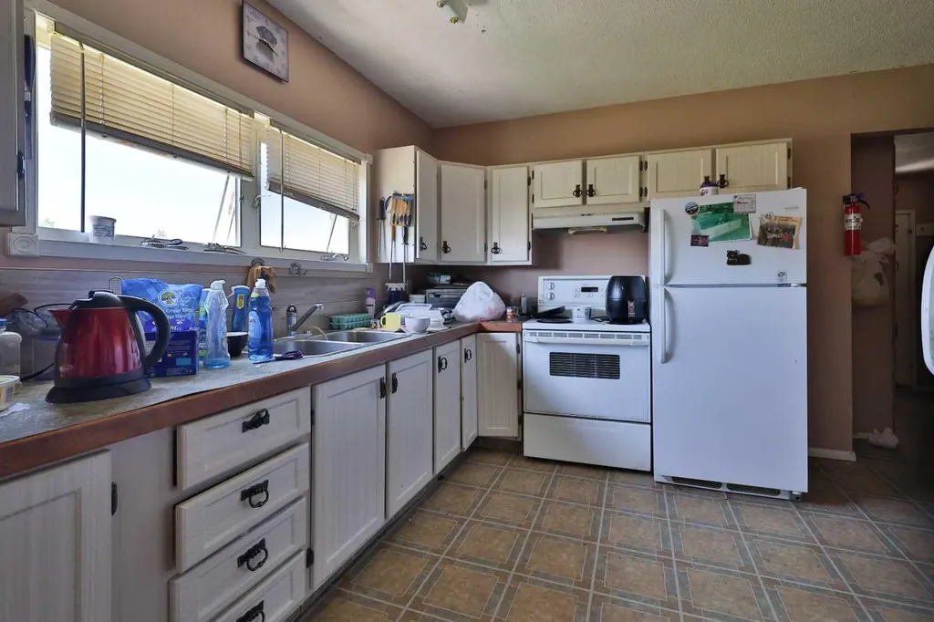 218 3a Street Stirling AB T0K 2E0