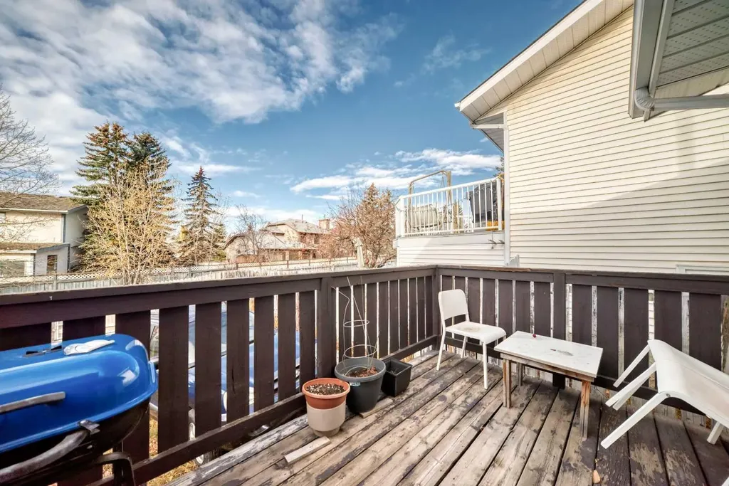 179 Hawkwood Boulevard NW Calgary AB T2R 0B3