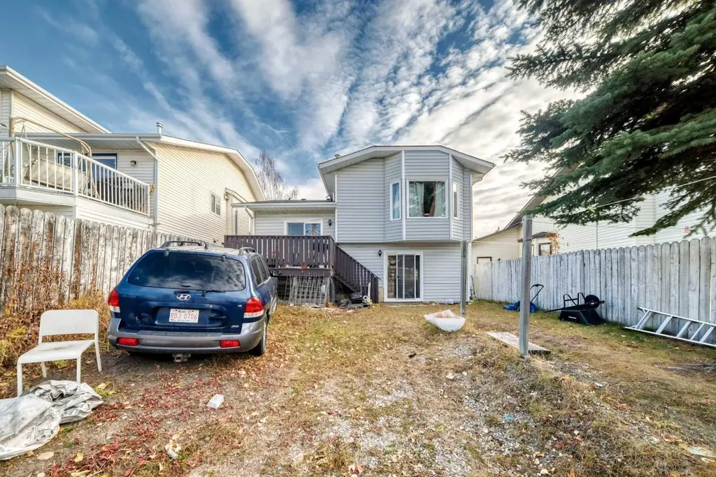 179 Hawkwood Boulevard NW Calgary AB T2R 0B3