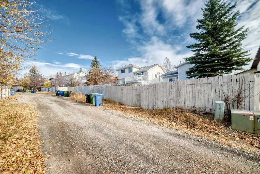 179 Hawkwood Boulevard NW Calgary AB T2R 0B3