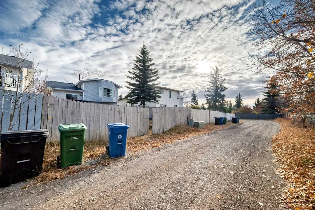 179 Hawkwood Boulevard NW Calgary AB T2R 0B3