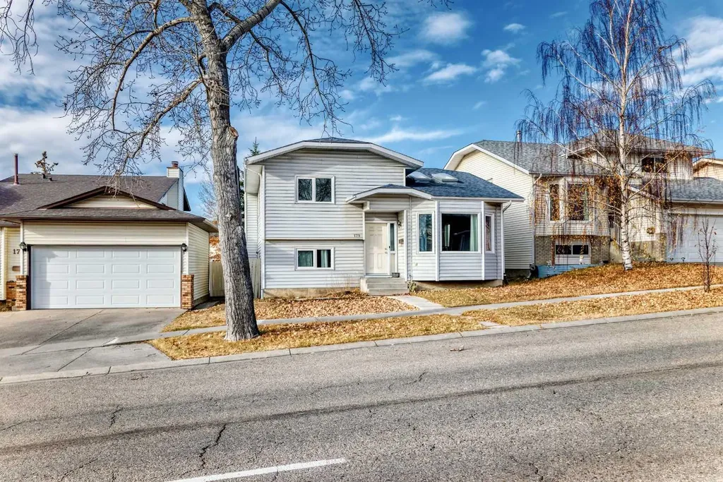 179 Hawkwood Boulevard NW Calgary AB T2R 0B3