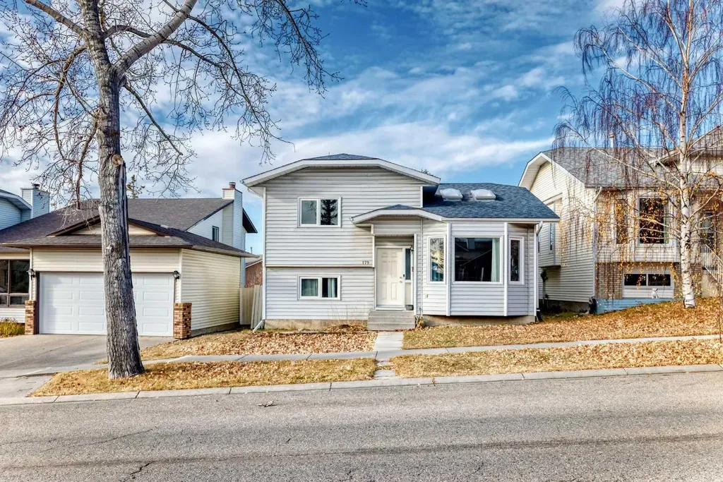 179 Hawkwood Boulevard NW Calgary AB T2R 0B3