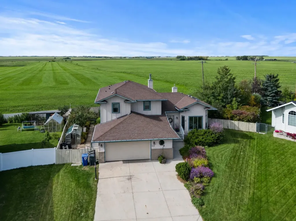 412 Harrison Court Crossfield AB T0M0S0