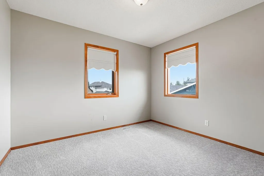 412 Harrison Court Crossfield AB T0M0S0