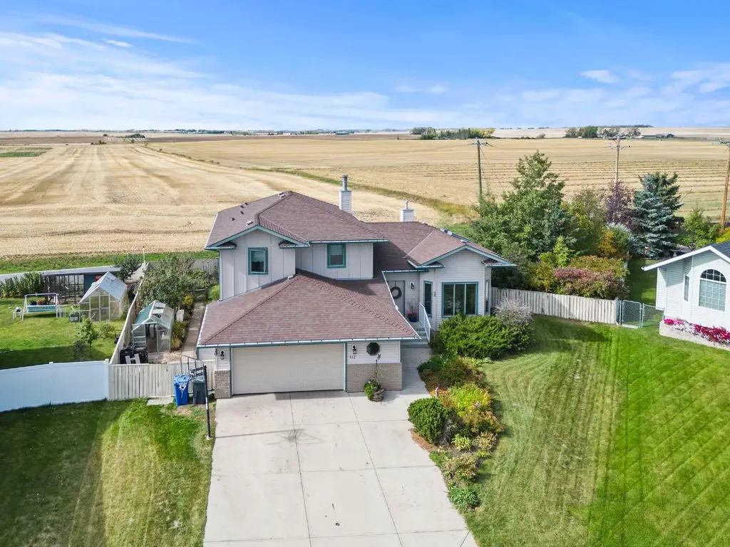 412 Harrison Court Crossfield AB T0M0S0