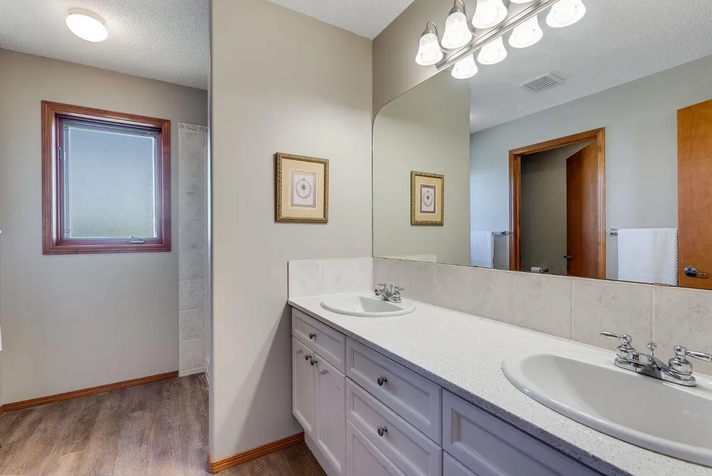 412 Harrison Court Crossfield AB T0M0S0