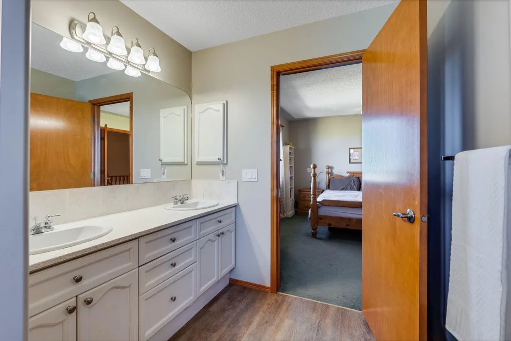 412 Harrison Court Crossfield AB T0M0S0
