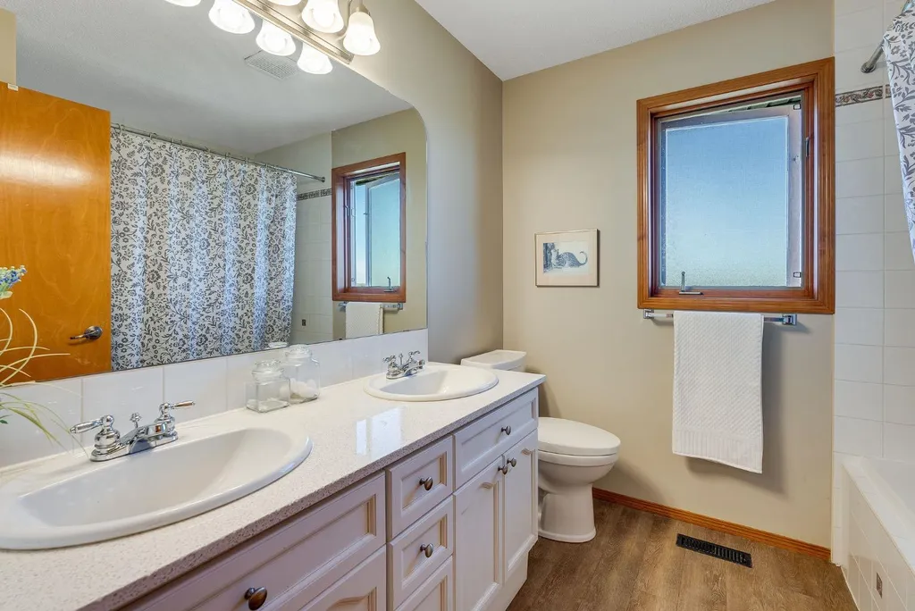 412 Harrison Court Crossfield AB T0M0S0