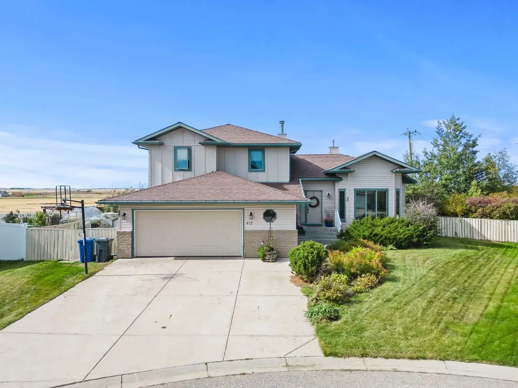 412 Harrison Court Crossfield AB T0M0S0