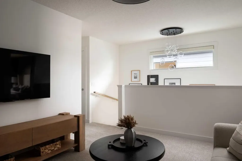 151 Royston Way NW Calgary AB T3L 0N7