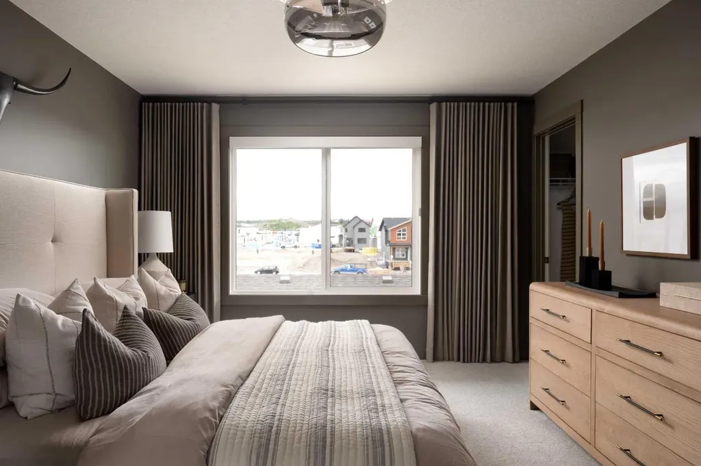 151 Royston Way NW Calgary AB T3L 0N7
