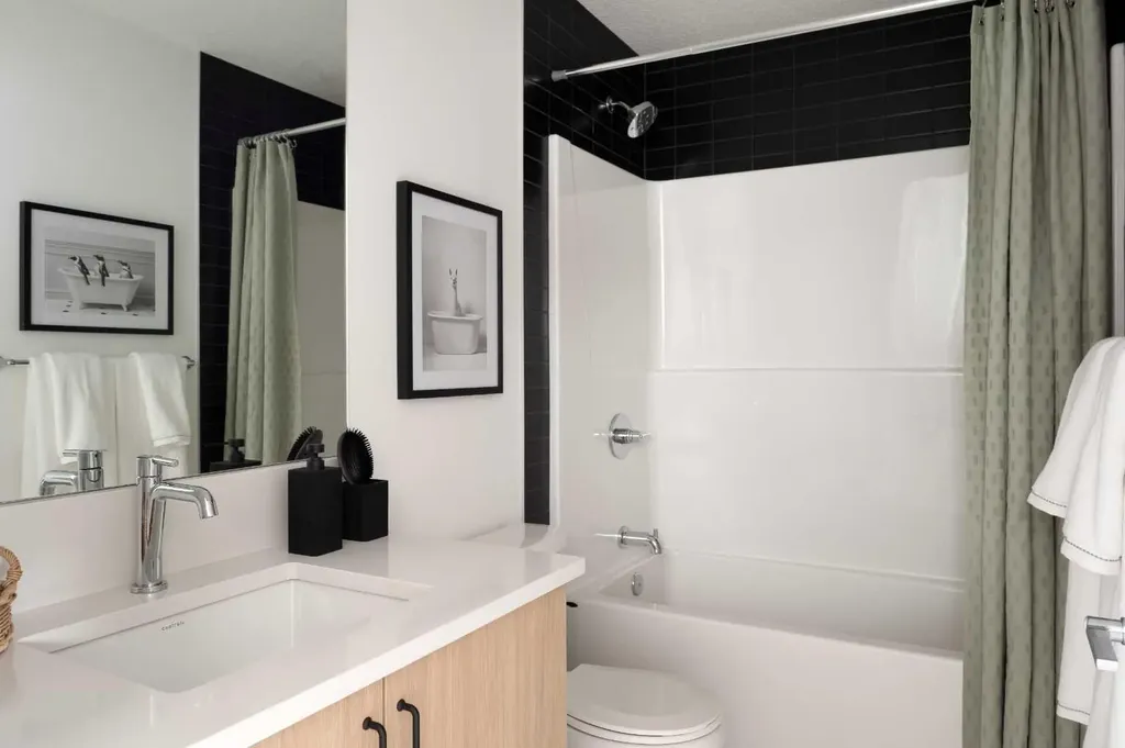 151 Royston Way NW Calgary AB T3L 0N7
