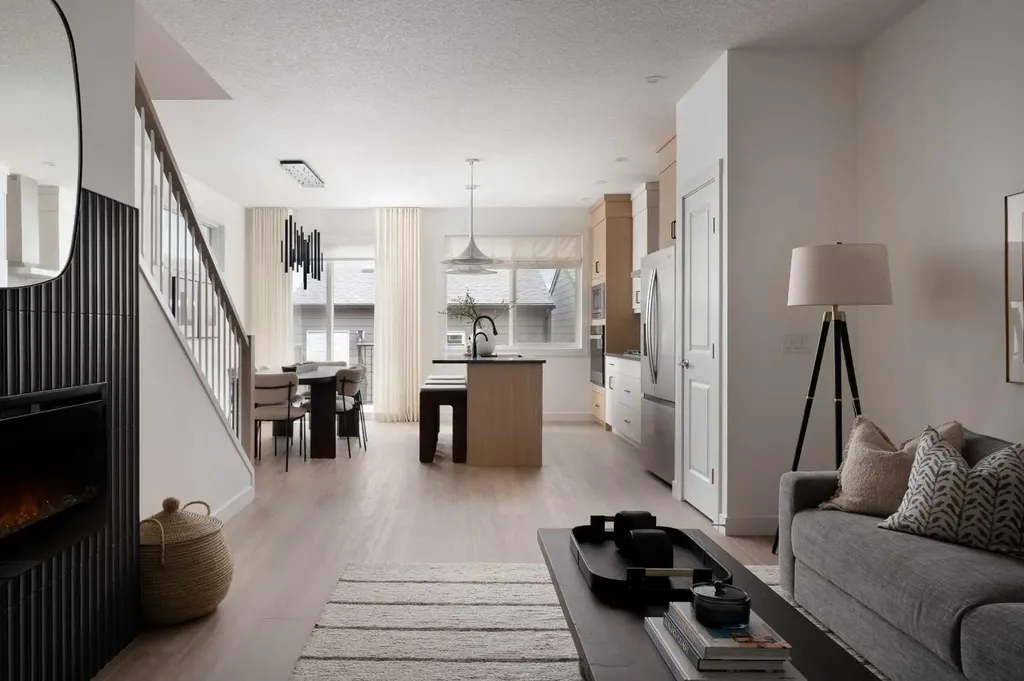 151 Royston Way NW Calgary AB T3L 0N7