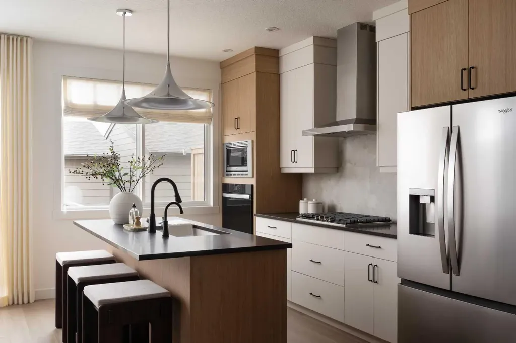 151 Royston Way NW Calgary AB T3L 0N7