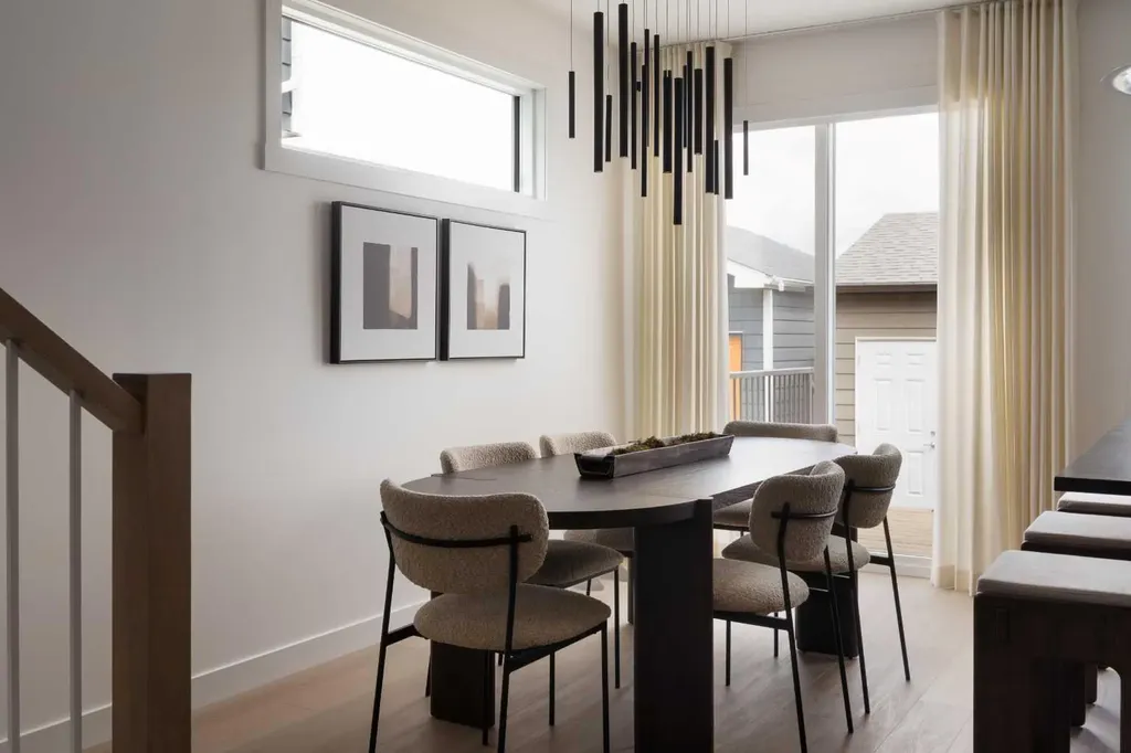 151 Royston Way NW Calgary AB T3L 0N7