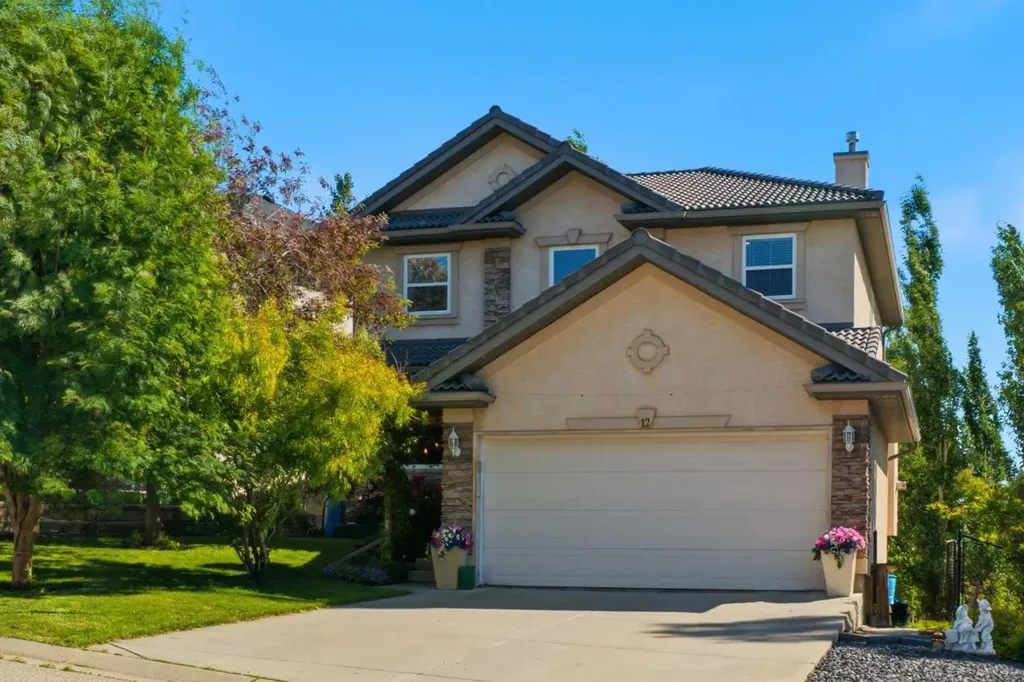 12 Edgeridge Green NW Calgary AB T3A 6A9