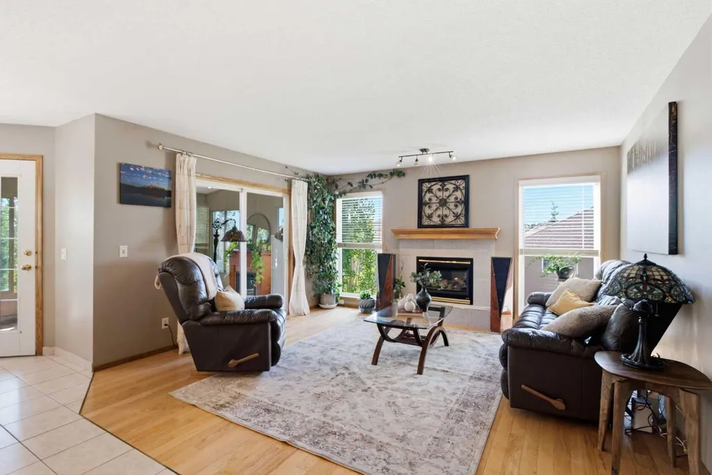12 Edgeridge Green NW Calgary AB T3A 6A9