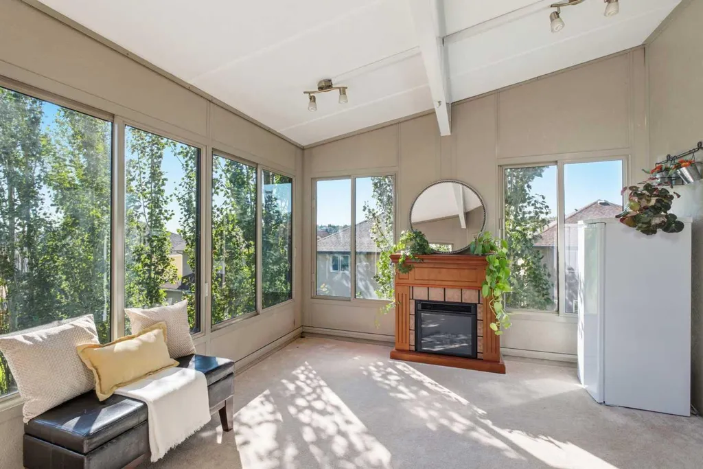 12 Edgeridge Green NW Calgary AB T3A 6A9