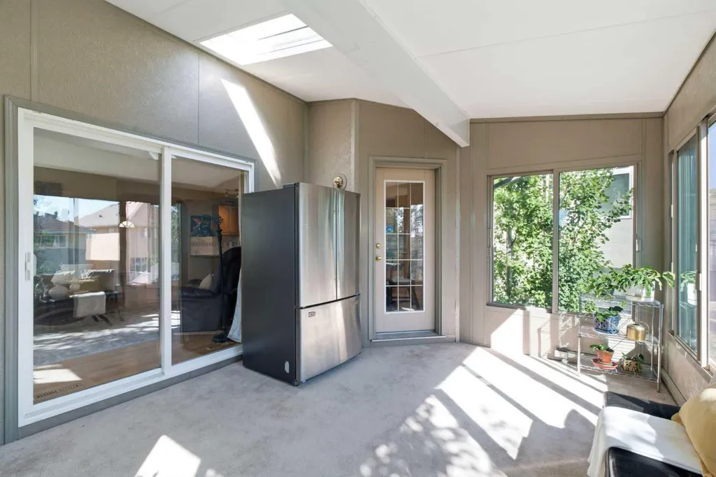 12 Edgeridge Green NW Calgary AB T3A 6A9