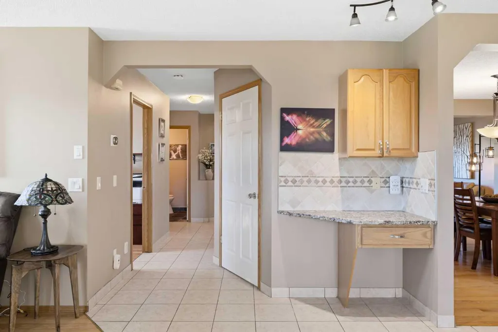 12 Edgeridge Green NW Calgary AB T3A 6A9