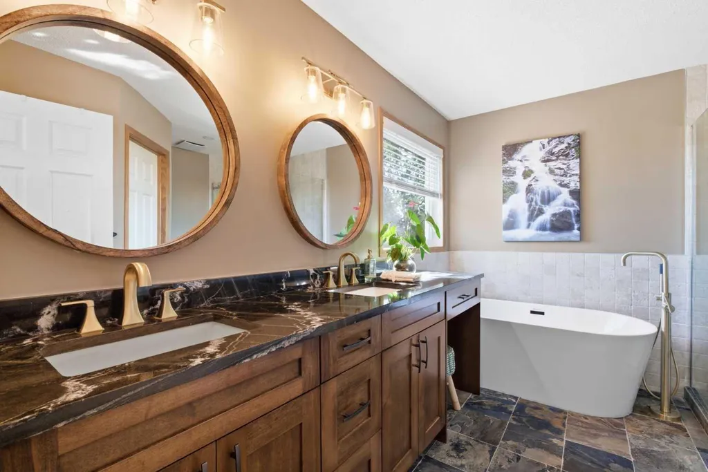 12 Edgeridge Green NW Calgary AB T3A 6A9