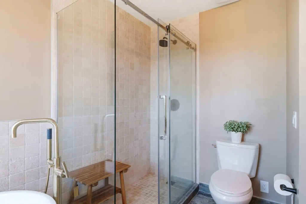 12 Edgeridge Green NW Calgary AB T3A 6A9