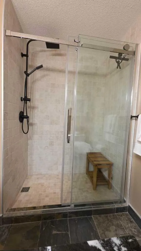 12 Edgeridge Green NW Calgary AB T3A 6A9