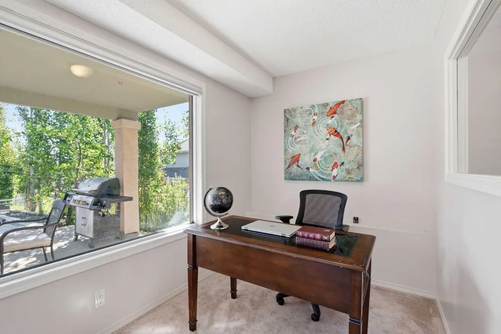 12 Edgeridge Green NW Calgary AB T3A 6A9