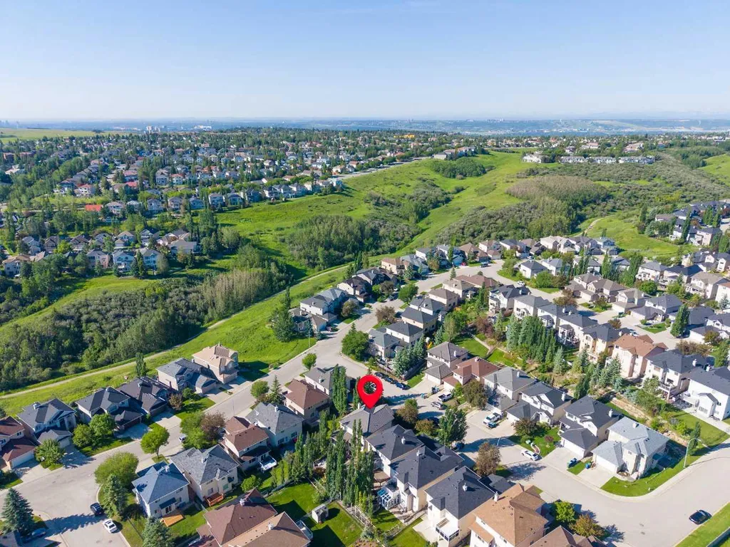 12 Edgeridge Green NW Calgary AB T3A 6A9