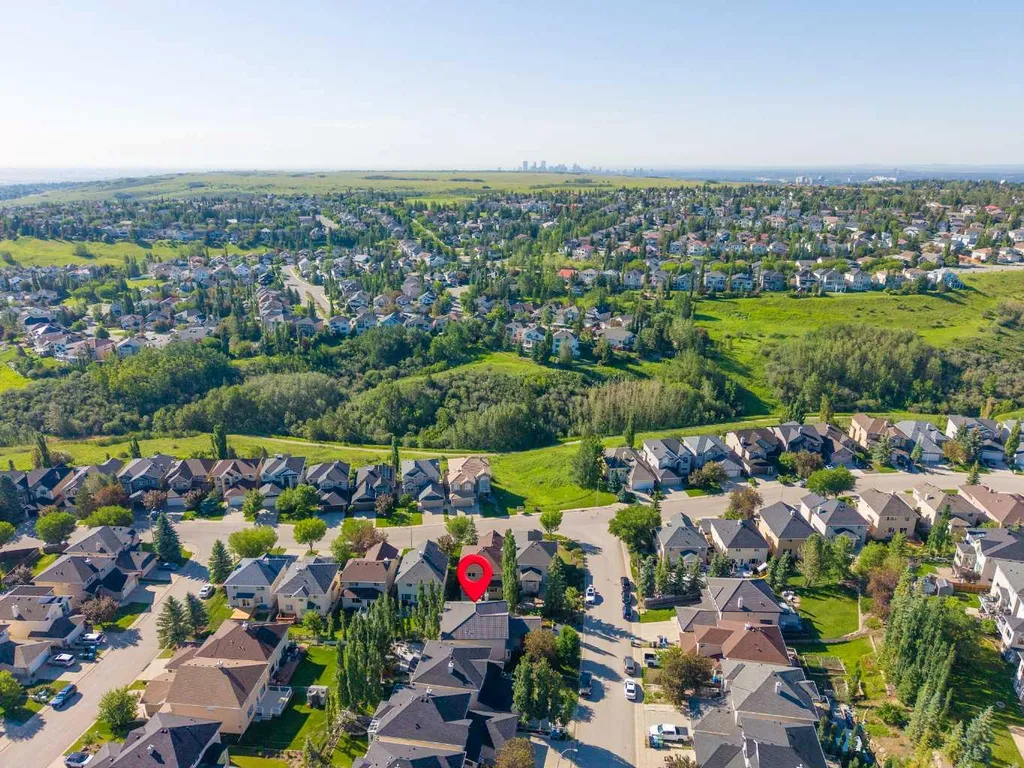 12 Edgeridge Green NW Calgary AB T3A 6A9
