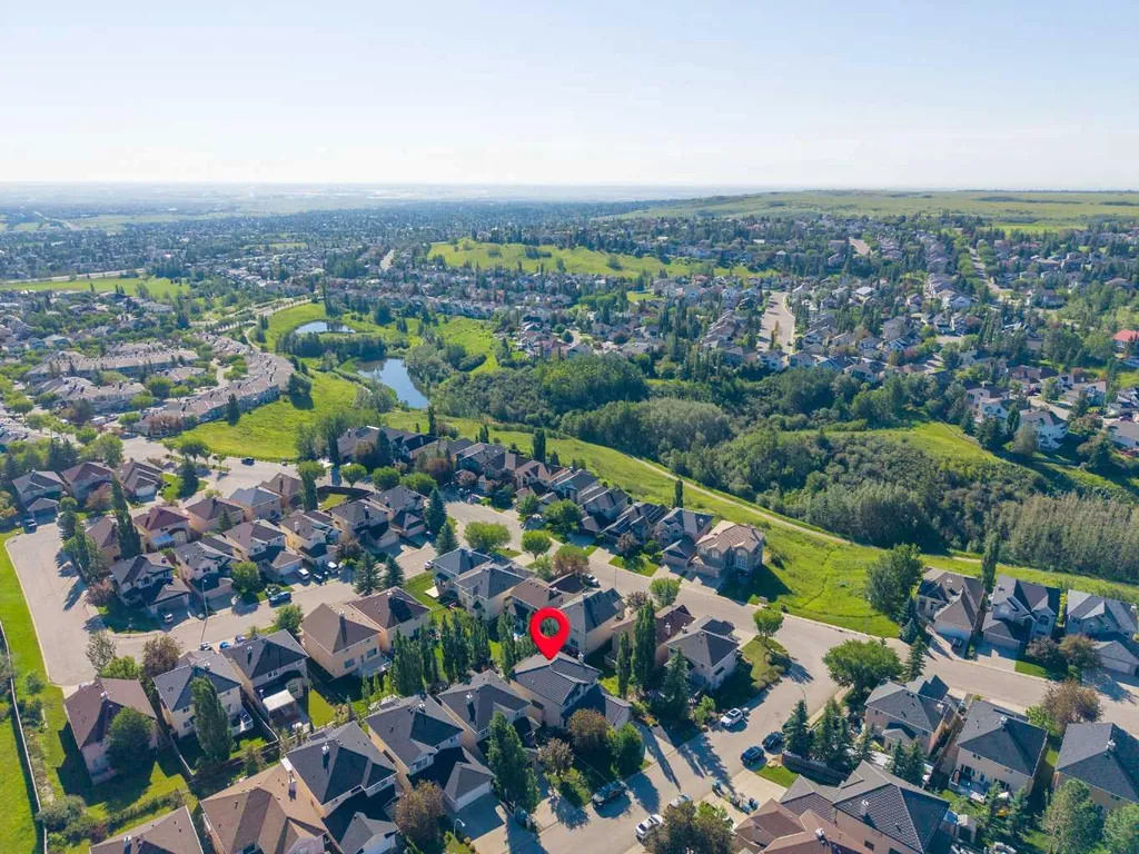 12 Edgeridge Green NW Calgary AB T3A 6A9