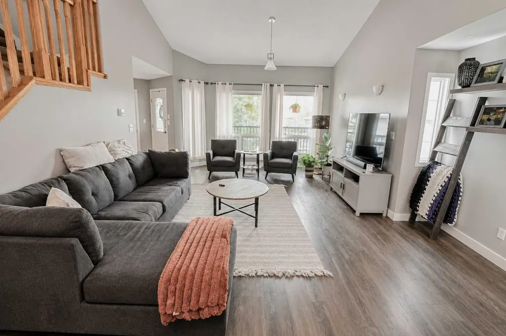 804 Cherry Crescent Beaverlodge AB T0H 0C0